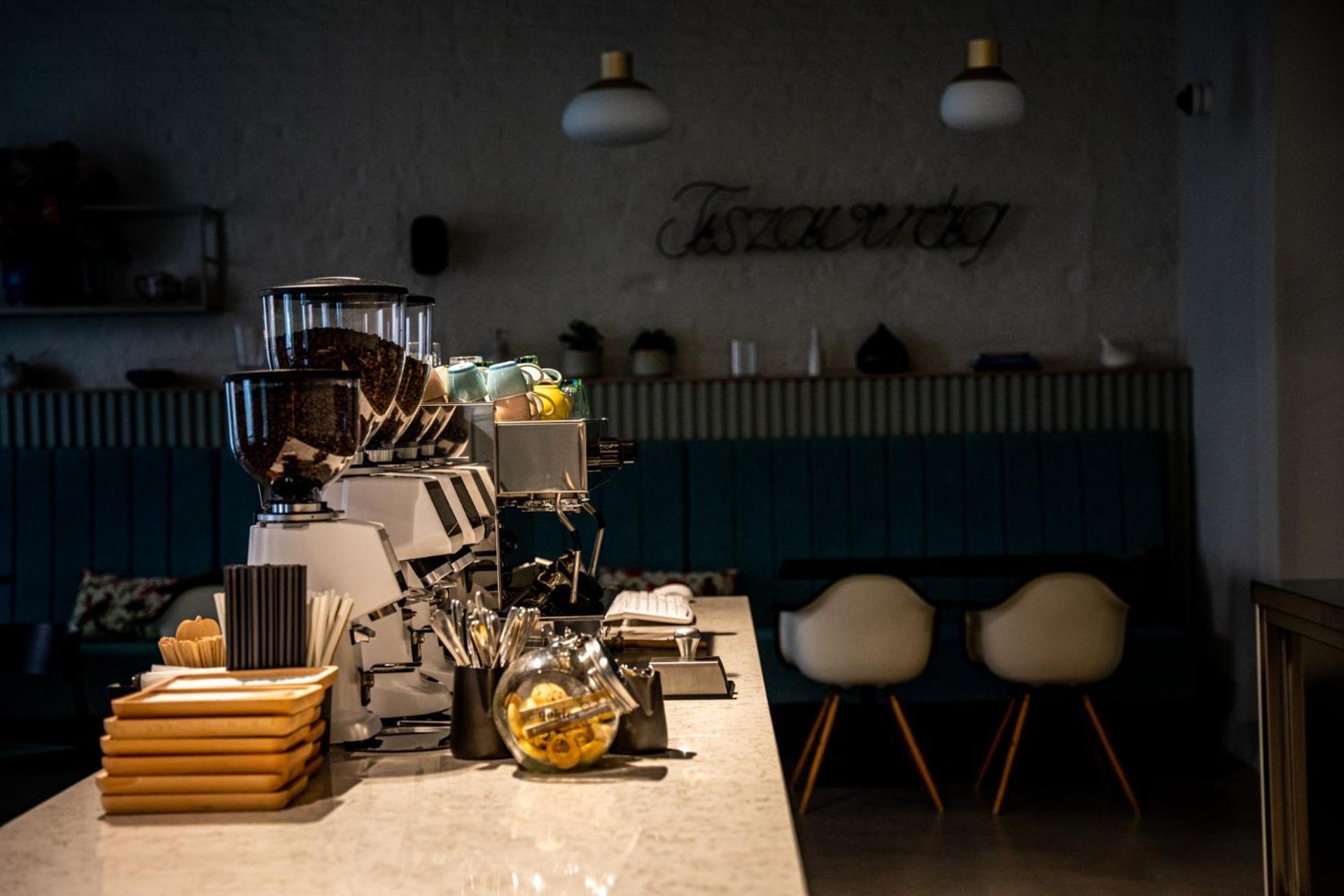Tiszavirag Szeged Hotell Exteriör bild